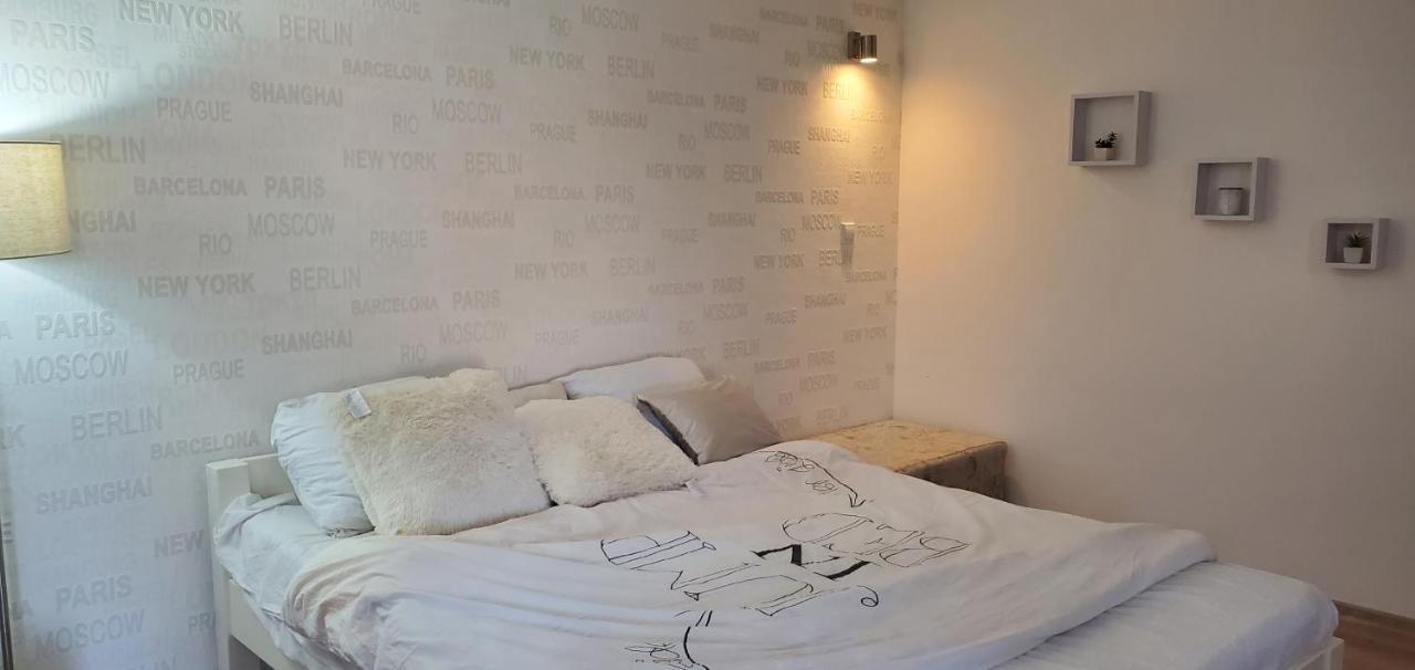 Sleep And Drive White Apartment Sarajevo Exterior photo