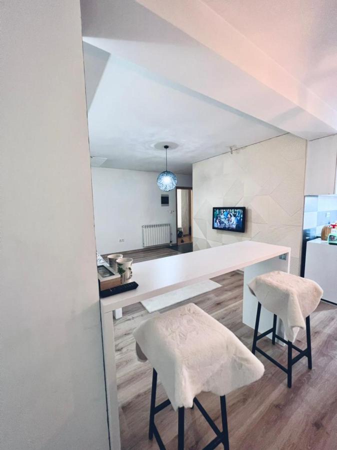Sleep And Drive White Apartment Sarajevo Exterior photo