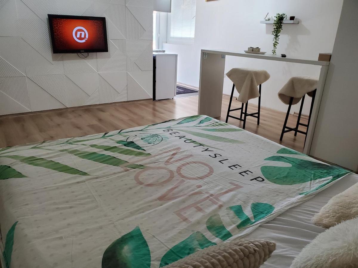 Sleep And Drive White Apartment Sarajevo Exterior photo