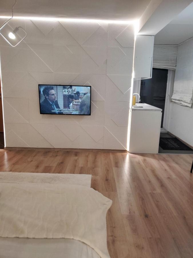 Sleep And Drive White Apartment Sarajevo Exterior photo